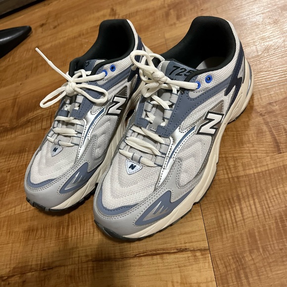 New Balance 725 💙 - Picture 4 of 9